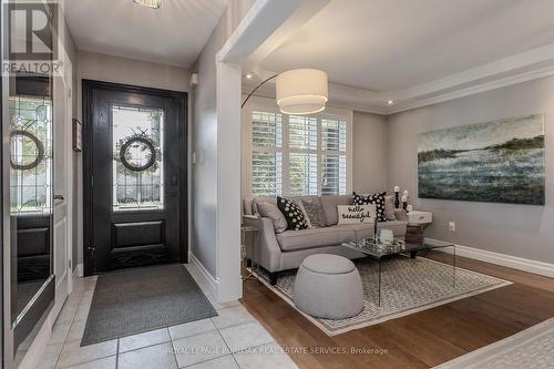 2440 Auckland Drive, Burlington, ON - Indoor Photo Showing Living Room