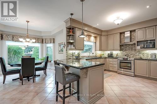 1389 Creekwood Trail, Oakville, ON - Indoor Photo Showing Kitchen With Upgraded Kitchen