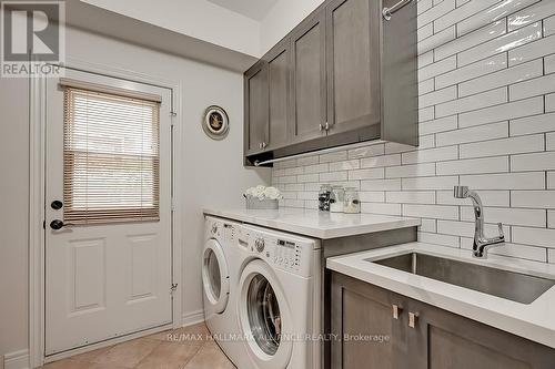 1389 Creekwood Trail, Oakville, ON - Indoor Photo Showing Laundry Room