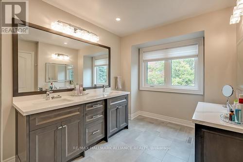 1389 Creekwood Trail, Oakville, ON - Indoor Photo Showing Bathroom