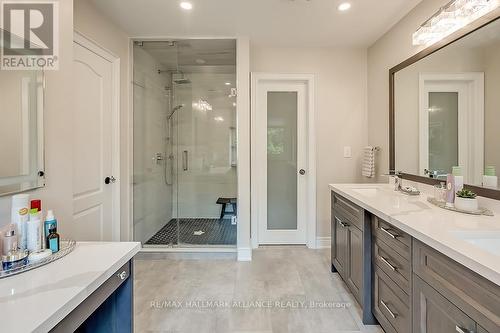 1389 Creekwood Trail, Oakville, ON - Indoor Photo Showing Bathroom