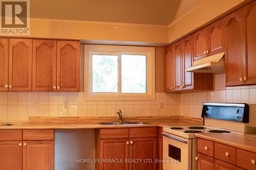 18 Greystone Crescent, Halton Hills, ON - Indoor Photo Showing Kitchen With Double Sink