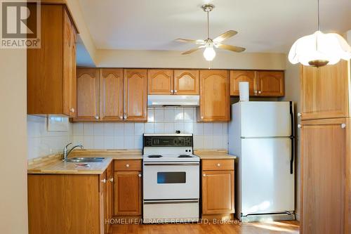 18 Greystone Crescent, Halton Hills, ON - Indoor Photo Showing Kitchen