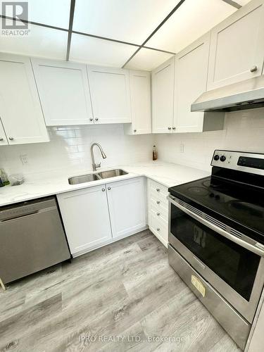 610 - 115 Hillcrest Avenue, Mississauga, ON - Indoor Photo Showing Kitchen With Double Sink