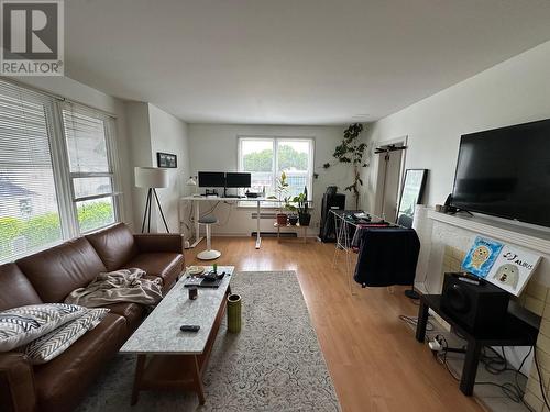 3263 Oak Street, Vancouver, BC - Indoor Photo Showing Living Room