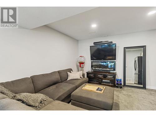 1530 Westerdale Drive, Kamloops, BC - Indoor Photo Showing Living Room