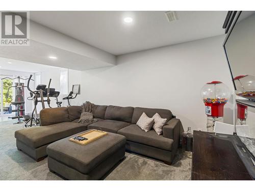 1530 Westerdale Drive, Kamloops, BC - Indoor Photo Showing Living Room