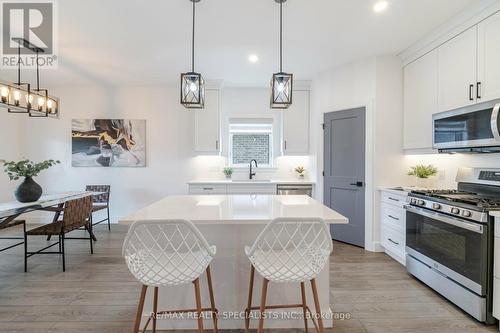 1050 Kincaid Street, North Perth (32 - Listowel), ON - Indoor Photo Showing Kitchen With Upgraded Kitchen