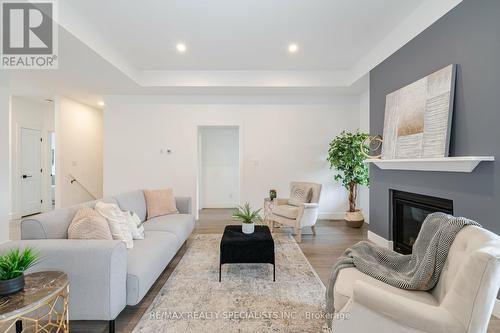 1050 Kincaid Street, North Perth (32 - Listowel), ON - Indoor Photo Showing Living Room