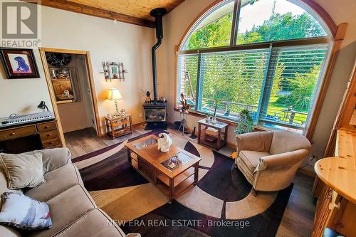 2990 Poplar Avenue, Fort Erie, ON - Indoor Photo Showing Living Room