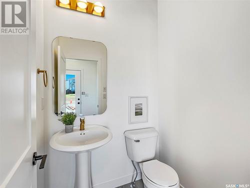 142 Taube Avenue, Saskatoon, SK - Indoor Photo Showing Bathroom