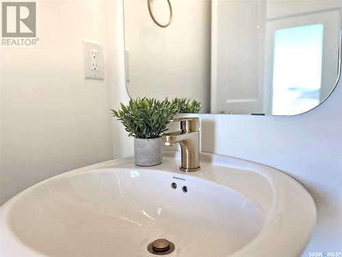 142 Taube Avenue, Saskatoon, SK - Indoor Photo Showing Bathroom