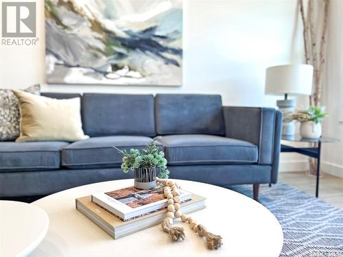 142 Taube Avenue, Saskatoon, SK - Indoor Photo Showing Living Room