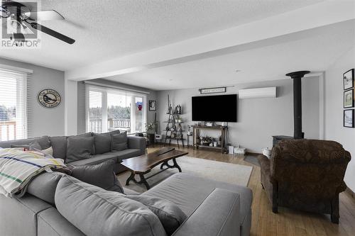 1093 Sunnyside Dr, Algoma Mills, ON - Indoor Photo Showing Living Room