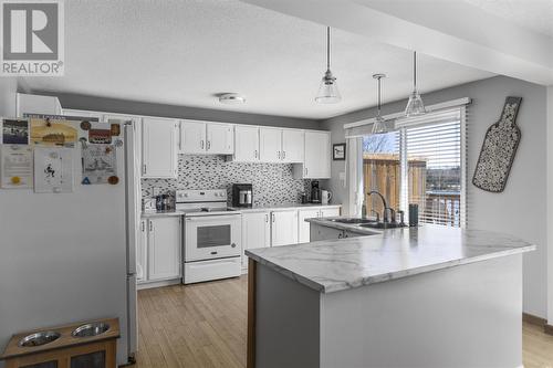 1093 Sunnyside Dr, Algoma Mills, ON - Indoor Photo Showing Kitchen With Upgraded Kitchen