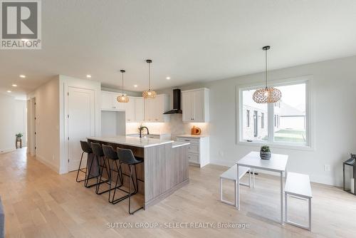 16 Kelly Drive, Zorra (Thamesford), ON - Indoor Photo Showing Kitchen With Upgraded Kitchen