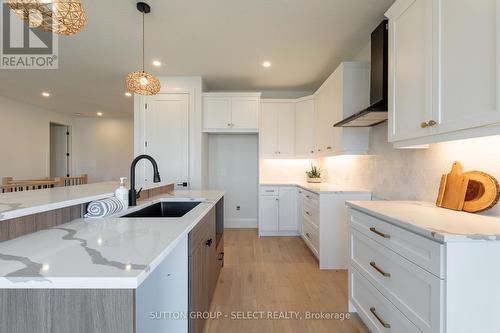 16 Kelly Drive, Zorra (Thamesford), ON - Indoor Photo Showing Kitchen With Upgraded Kitchen