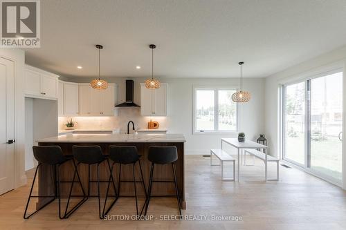 16 Kelly Drive, Zorra (Thamesford), ON - Indoor Photo Showing Kitchen