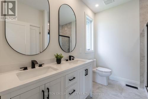 16 Kelly Drive, Zorra (Thamesford), ON - Indoor Photo Showing Bathroom