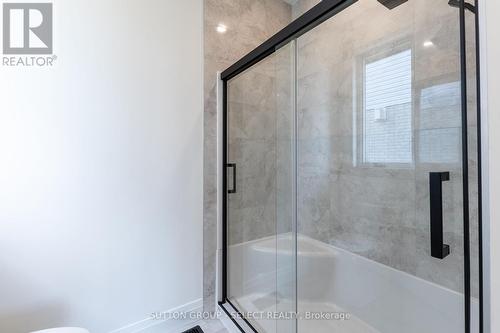 16 Kelly Drive, Zorra (Thamesford), ON - Indoor Photo Showing Bathroom