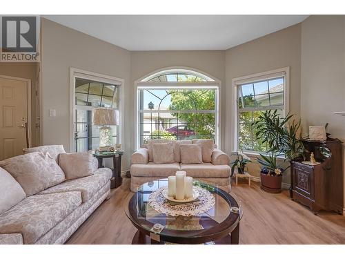 9800 Turner Street Unit# 18, Summerland, BC - Indoor Photo Showing Living Room