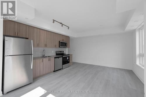 20 - 4045 Hickory Drive, Mississauga, ON - Indoor Photo Showing Kitchen With Stainless Steel Kitchen