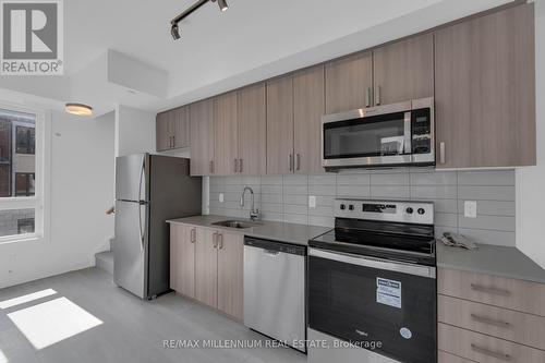 20 - 4045 Hickory Drive, Mississauga, ON - Indoor Photo Showing Kitchen With Stainless Steel Kitchen