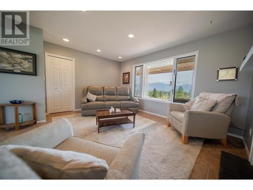 9617 Clearview  Road, Cranbrook, BC - Indoor Photo Showing Living Room