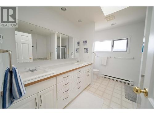 9617 Clearview  Road, Cranbrook, BC - Indoor Photo Showing Bathroom