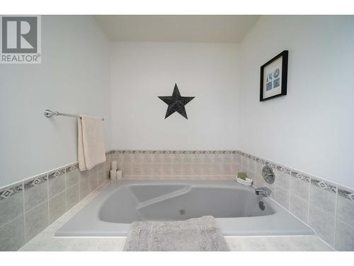 9617 Clearview  Road, Cranbrook, BC - Indoor Photo Showing Bathroom