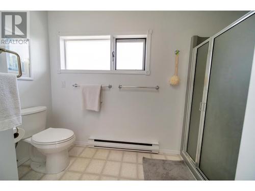 9617 Clearview  Road, Cranbrook, BC - Indoor Photo Showing Bathroom