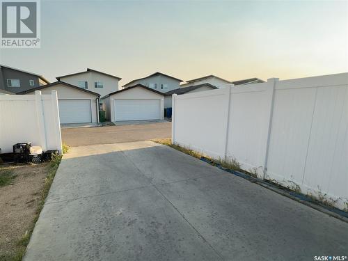 5568 Mckenna Road, Regina, SK - Outdoor