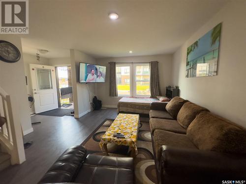 5568 Mckenna Road, Regina, SK - Indoor Photo Showing Living Room