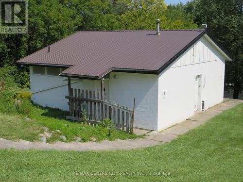 change room and washrooms - 49 - 22164 Valleyview Road, Thames Centre (Thorndale), ON 