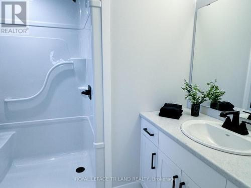 57 Silverleaf Path, St. Thomas, ON - Indoor Photo Showing Bathroom