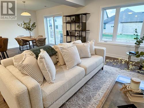 57 Silverleaf Path, St. Thomas, ON - Indoor Photo Showing Living Room