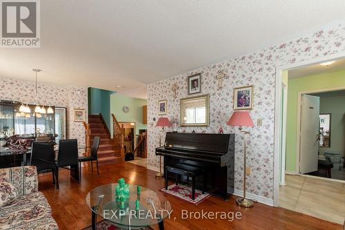 1136 Aldersbrook Road, London, ON - Indoor Photo Showing Living Room