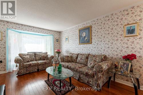 1136 Aldersbrook Road, London, ON - Indoor Photo Showing Living Room