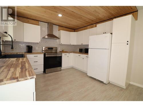 15950 Buckhorn Lake Road, Prince George, BC - Indoor Photo Showing Kitchen