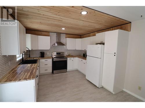 15950 Buckhorn Lake Road, Prince George, BC - Indoor Photo Showing Kitchen