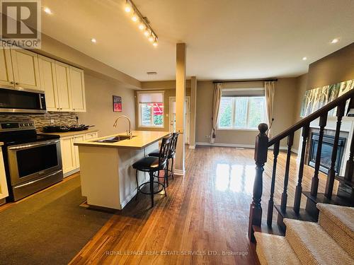 2022 Elmgrove Road, Oakville, ON - Indoor Photo Showing Kitchen