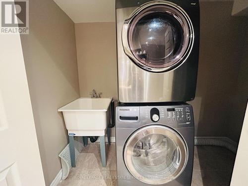 2022 Elmgrove Road, Oakville, ON - Indoor Photo Showing Laundry Room