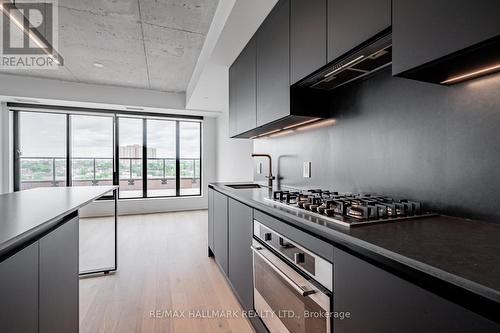 617 - 2720 Dundas Street W, Toronto (Junction Area), ON - Indoor Photo Showing Kitchen With Upgraded Kitchen