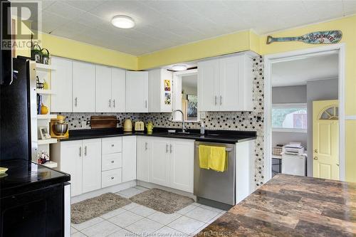 1341 Curry, Windsor, ON - Indoor Photo Showing Kitchen