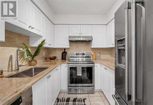 4789 Riverside Drive East Unit# 403, Windsor, ON - Indoor Photo Showing Kitchen