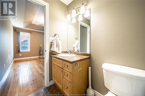 1647 Luxury, Windsor, ON - Indoor Photo Showing Bathroom