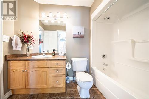 1647 Luxury, Windsor, ON - Indoor Photo Showing Bathroom