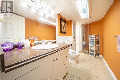 1647 Luxury, Windsor, ON - Indoor Photo Showing Bathroom