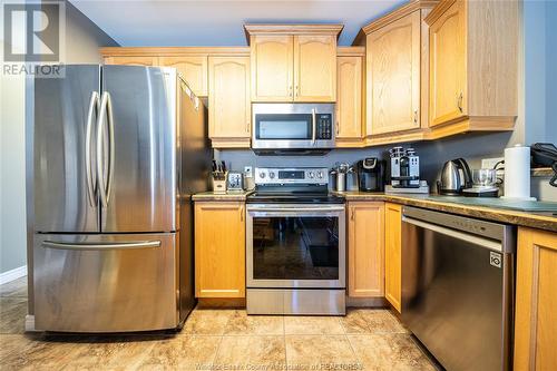 1647 Luxury, Windsor, ON - Indoor Photo Showing Kitchen