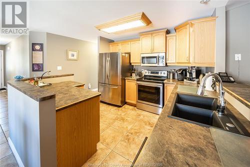 1647 Luxury, Windsor, ON - Indoor Photo Showing Kitchen